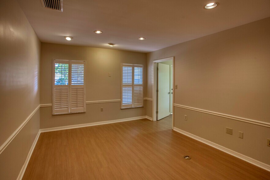More Photos Of 80 Bonnie Loch Ct, Orlando Office For Lease