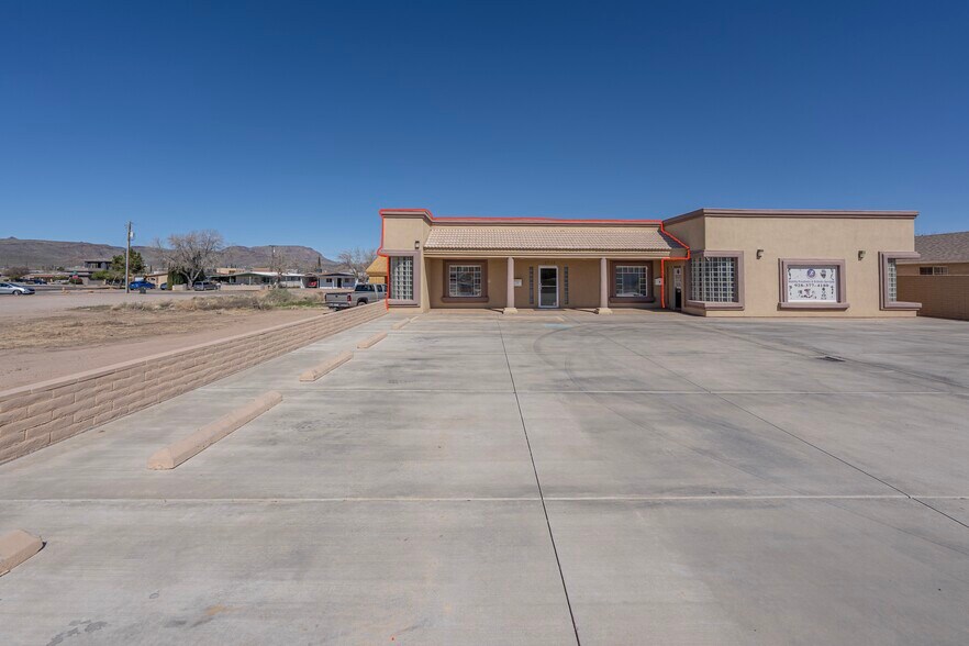 Primary Photo Of 1921 Motor Ave, Kingman Office Residential For Lease