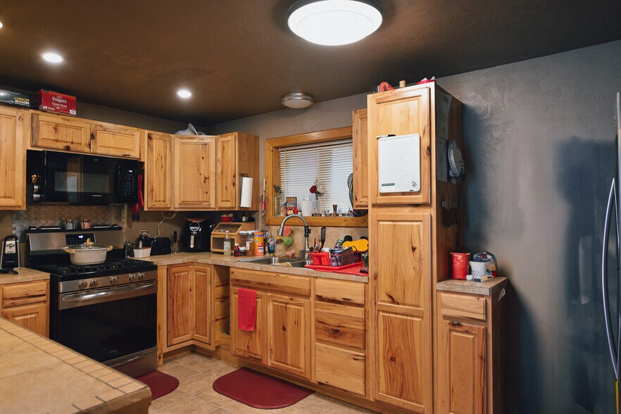 More Photos Of 1035 Park Ave, Monte Vista Specialty For Sale