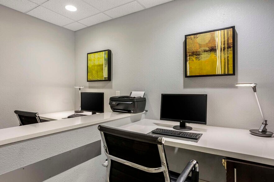 More Photos Of 2911 Gilmore Dr, Jonesboro Hotel For Sale