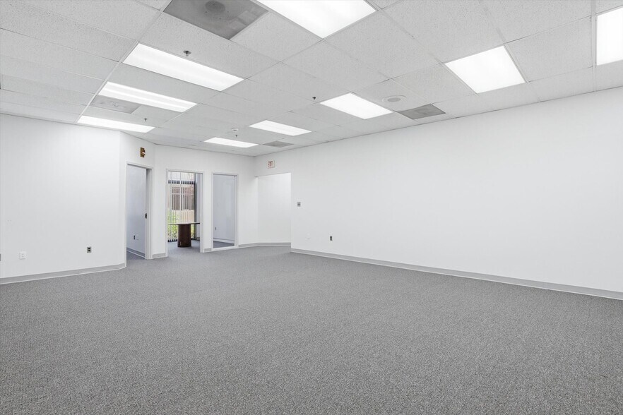 More Photos Of 15 Roszel Rd, West Windsor Office For Sale