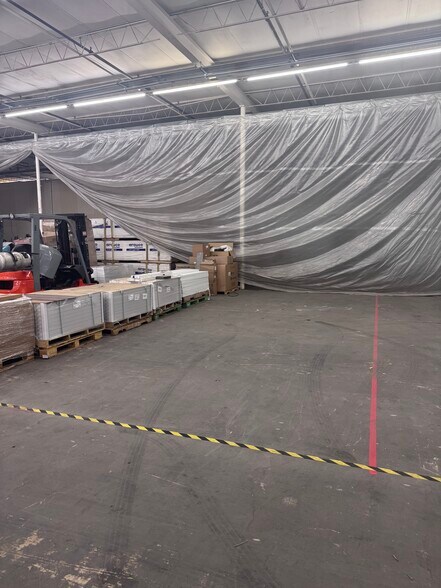 More Photos Of 5107 W University Blvd, Jacksonville Warehouse For Lease