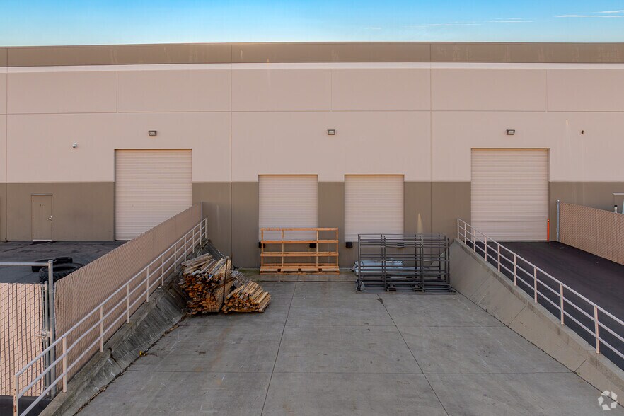 More Photos Of 10015 Foothills Blvd, Roseville Warehouse For Lease