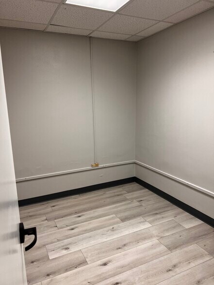 More Photos Of 1401 Applewood Dr, Dalton Medical For Lease