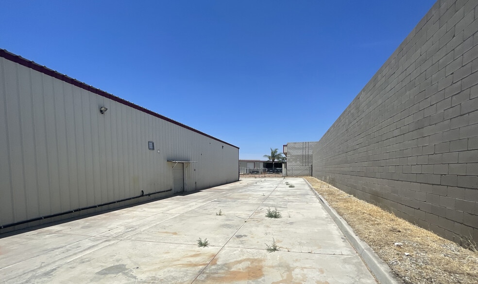 More Photos Of 590 S Grand Ave, San Jacinto Service For Sale