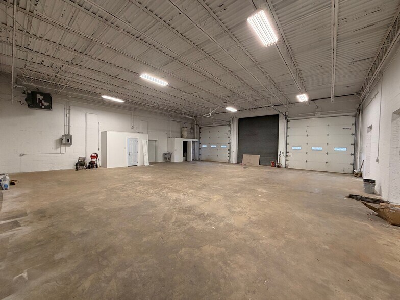 More Photos Of 5000 Steubenville Pike, McKees Rocks Warehouse For Lease