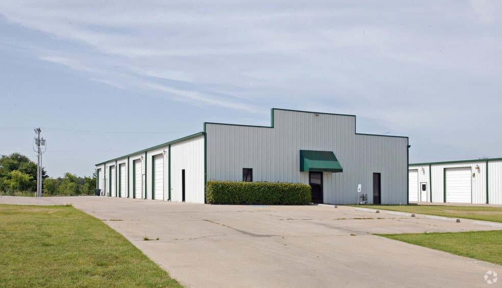 More Photos Of 208 E 5th St, Owasso Unknown For Lease