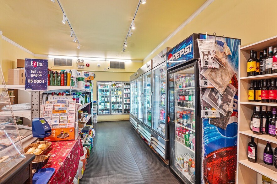 More Photos Of 6125-6131 Av de Monkland, Montréal Storefront Retail Residential For Lease