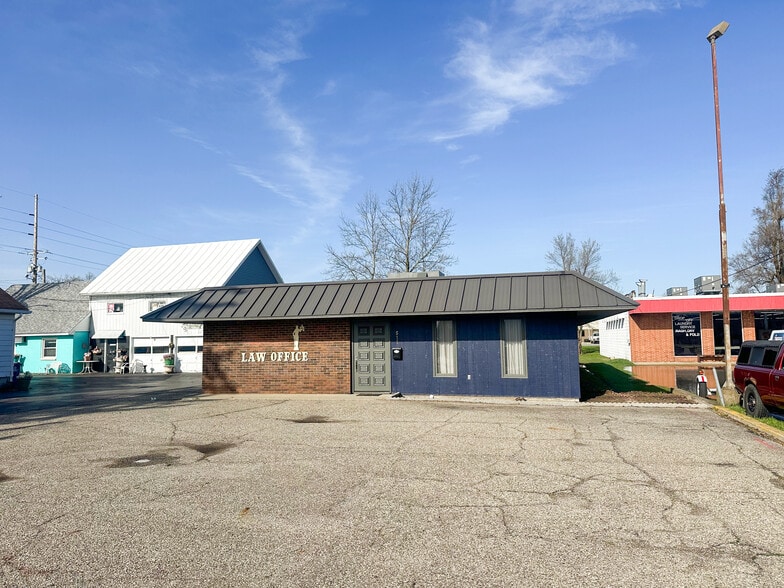 More Photos Of 511 N Wayne St, Angola Office For Sale