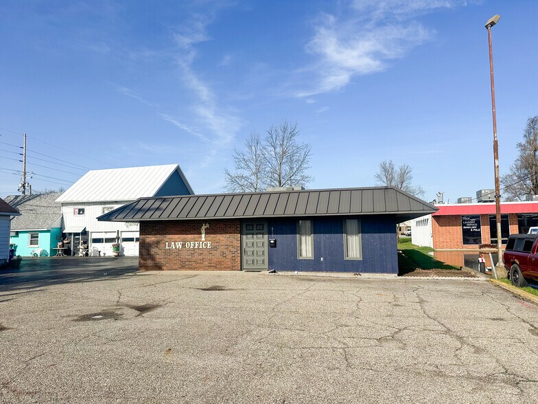 More Photos Of 511 N Wayne St, Angola Office For Lease