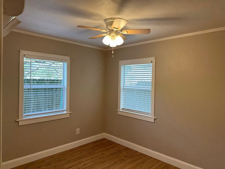 More Photos Of 614 Oak Ave, Clearwater Apartments For Sale