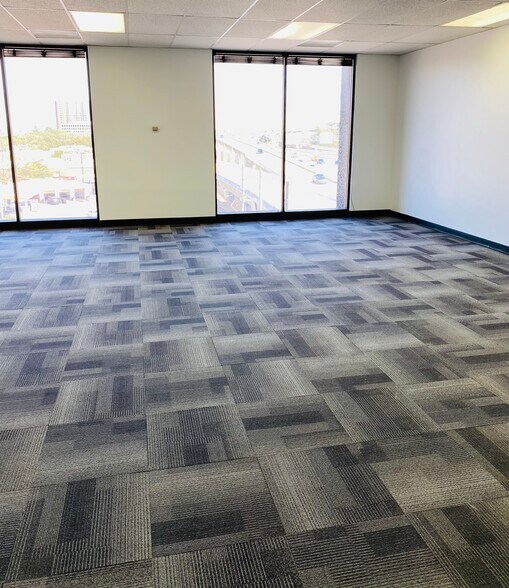 More Photos Of 333 West Loop North, Houston Office For Sale