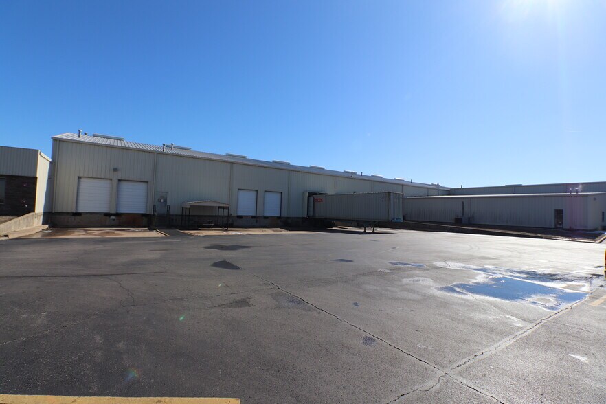 More Photos Of 401 S 41st St E, Muskogee Warehouse For Sale