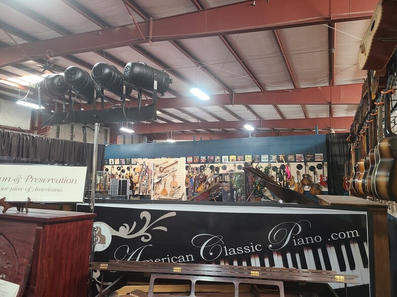 More Photos Of 3535 S Irving St, Sheridan Warehouse For Lease