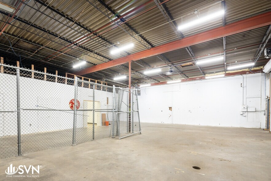 More Photos Of 1158 Industry Rd, Lexington Warehouse For Lease
