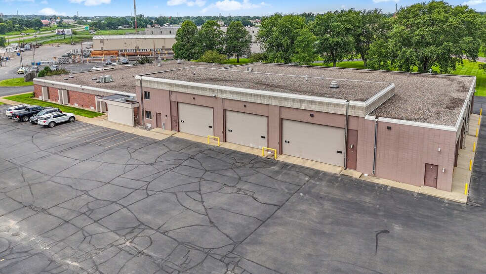 More Photos Of 900 Kraft Dr SE, Melrose Light Distribution For Lease