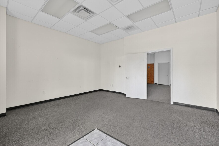 More Photos Of 300 Richey Rd, Leesburg Warehouse For Sale