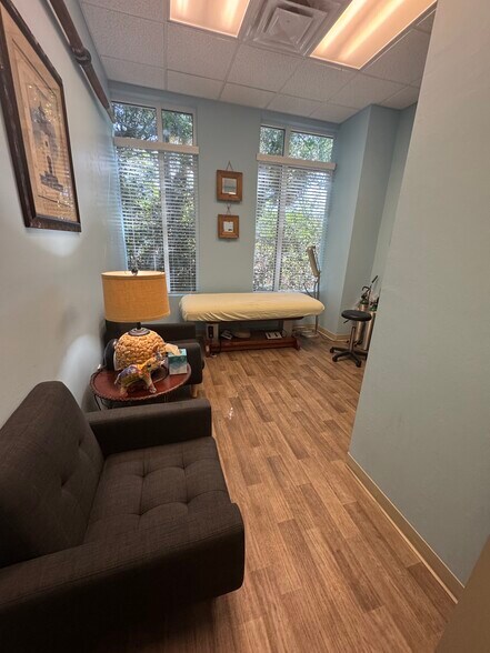 More Photos Of 5500 Bryson Dr, Naples Medical For Lease