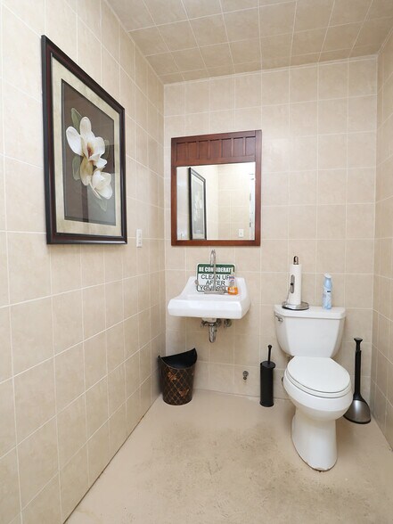 More Photos Of 188 Van Buren St, Staten Island Warehouse For Sale