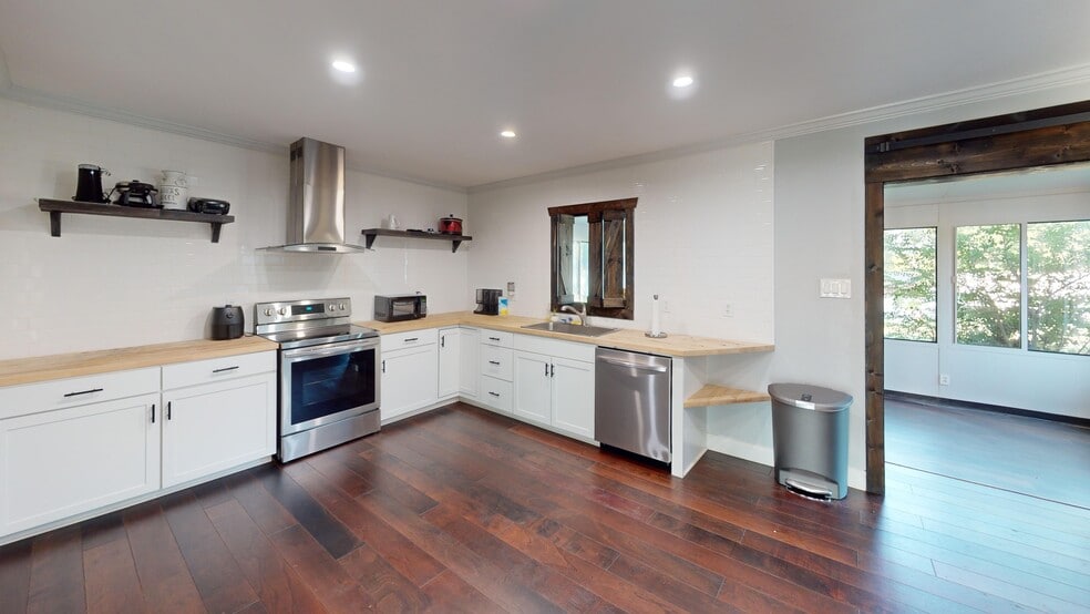 More Photos Of 8117 US Highway 69 N, Tyler Office For Sale