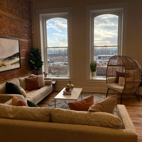 More Photos Of 1118 1st St, Snohomish Storefront For Sale