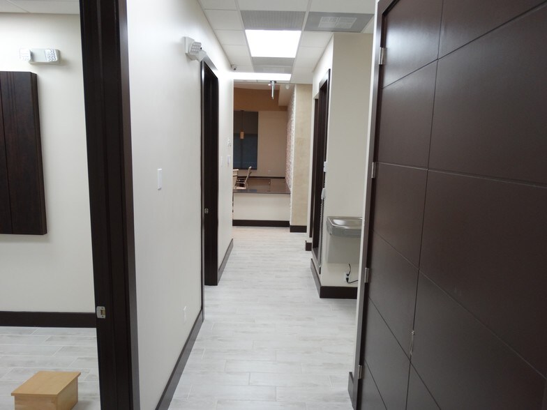 More Photos Of 6051-6095 W Commercial Blvd, Tamarac Medical For Sale