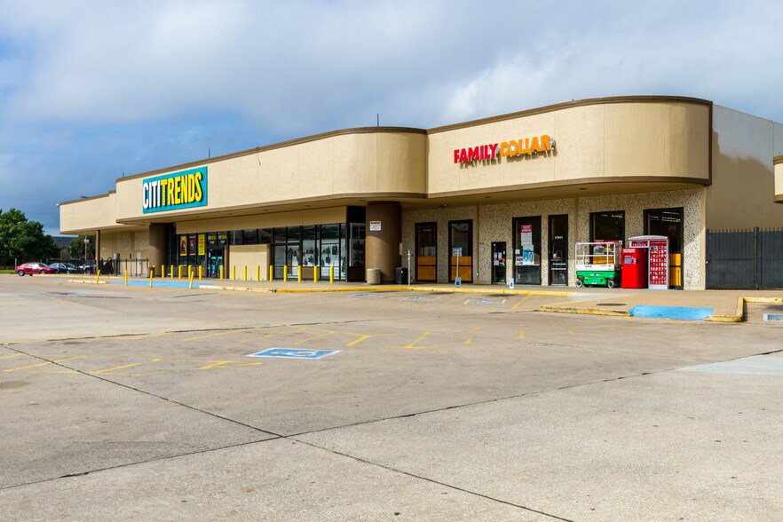 1750317587 Imperial Valley Dr, Houston, TX 77060 For Lease