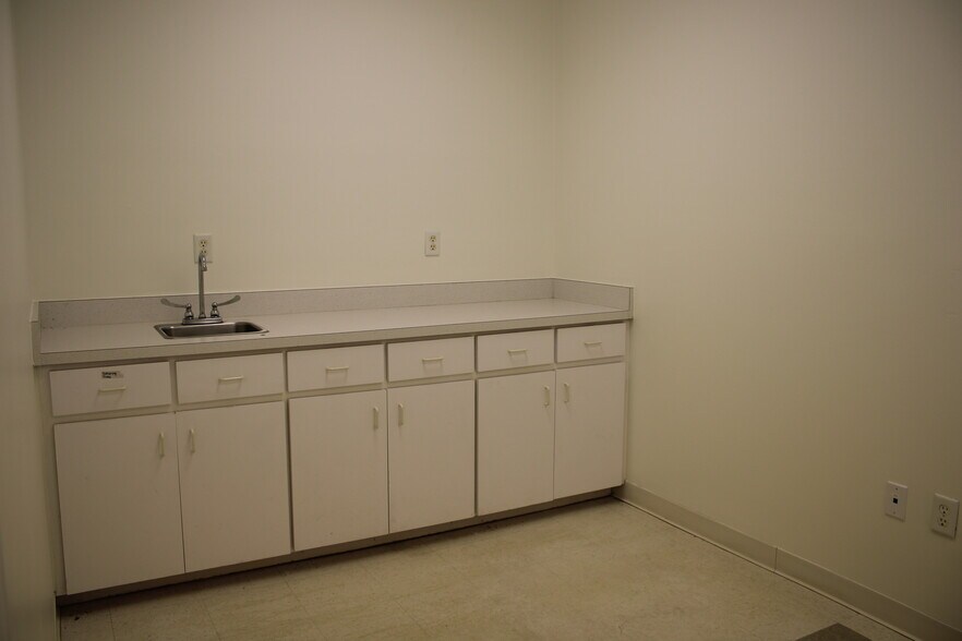 More Photos Of 3311-3345 Medical Hill Rd, Sebring Medical For Lease