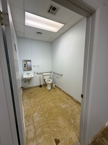 More Photos Of 3477 Hyde Park Blvd, Niagara Falls Office For Lease