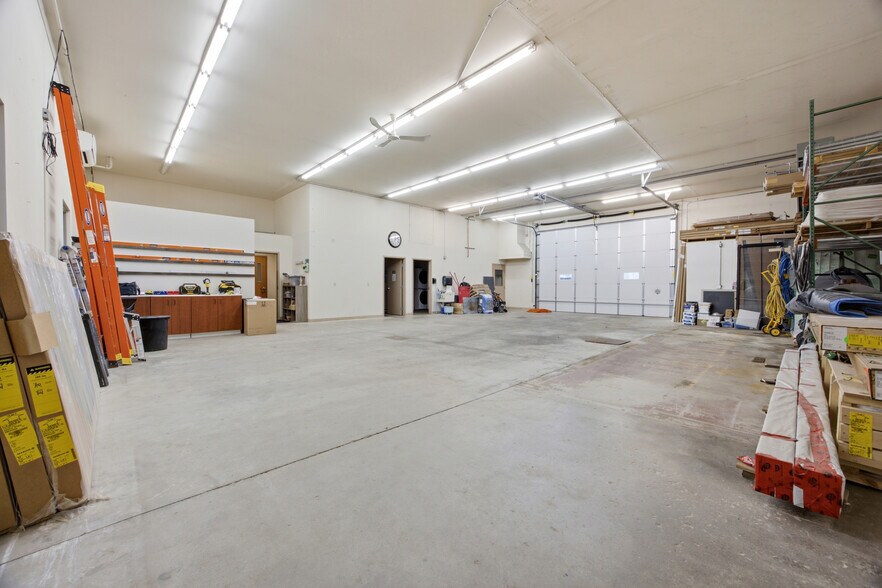 More Photos Of 2942 S Fiechtnet Dr, Fargo Warehouse For Sale