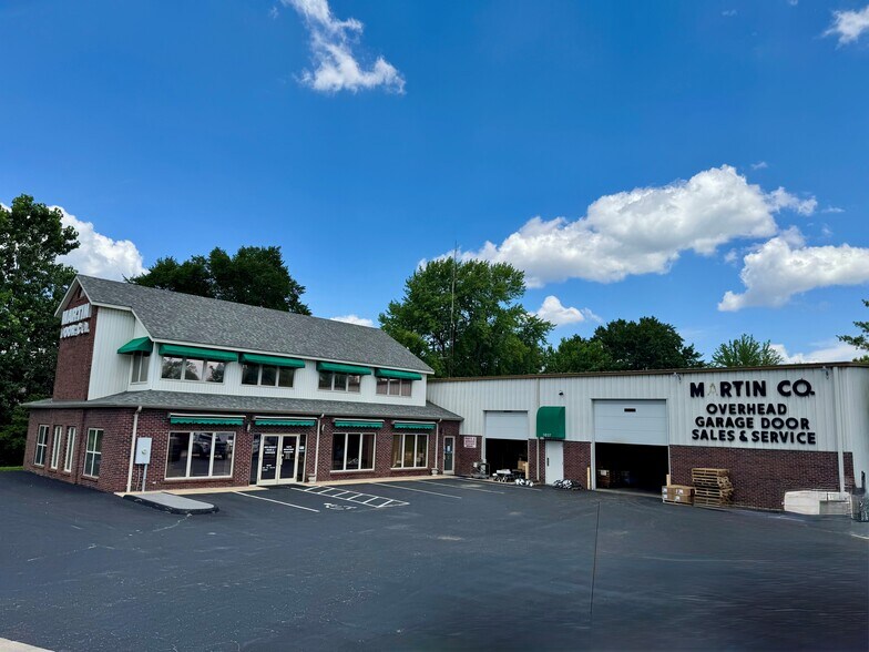 More Photos Of 3025 N Saint Peters Pky, Saint Peters Showroom For Sale