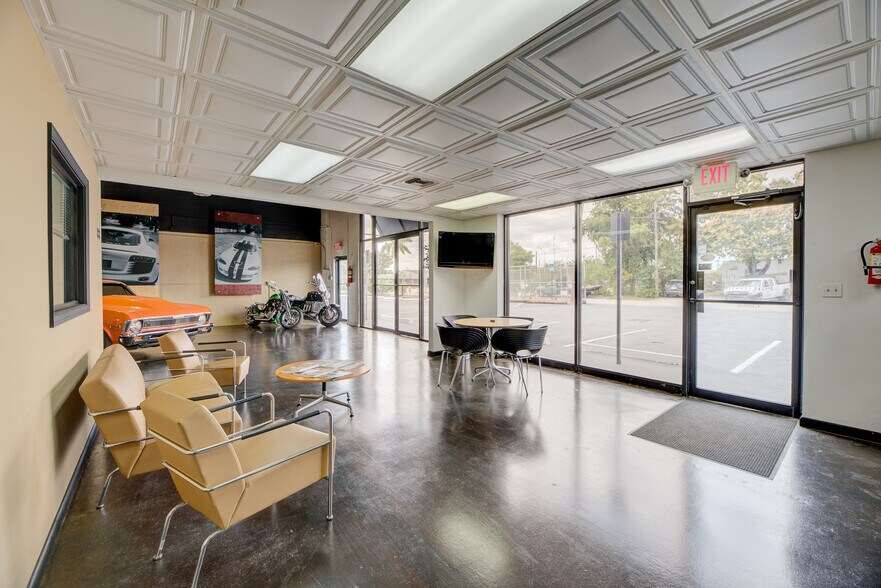 More Photos Of 2409 SW 59th Ter, West Park Auto Dealership For Sale