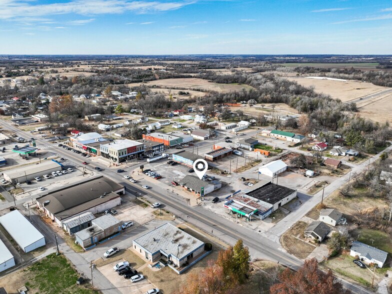 More Photos Of 411 E Broadway Ave, Mcloud Restaurant For Sale