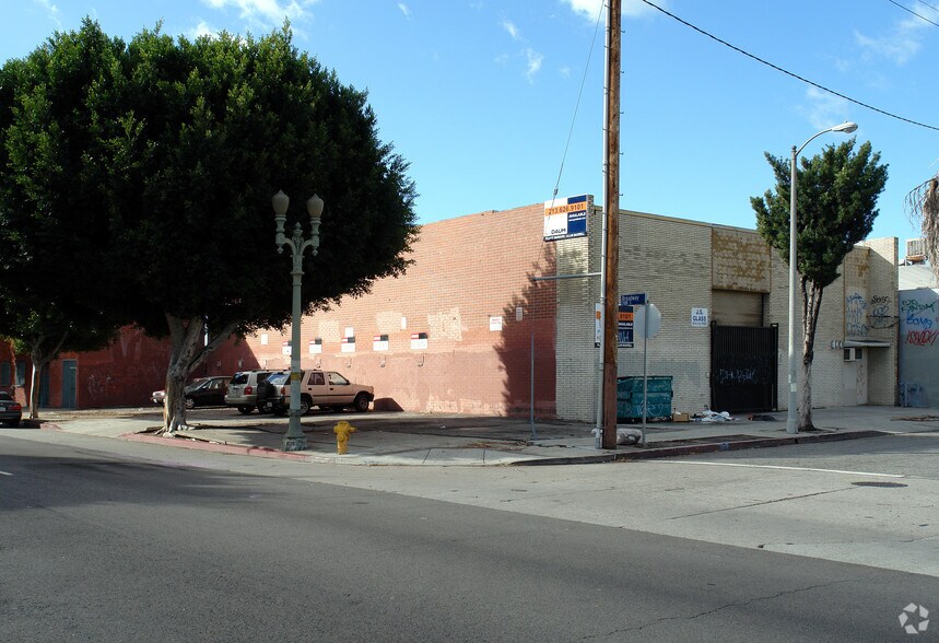 More Photos Of 140 W 21st St, Los Angeles Warehouse For Sale