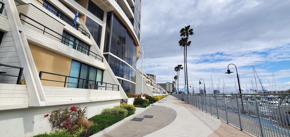 More Photos Of 4333 Admiralty Way, Marina Del Rey Apartments For Lease