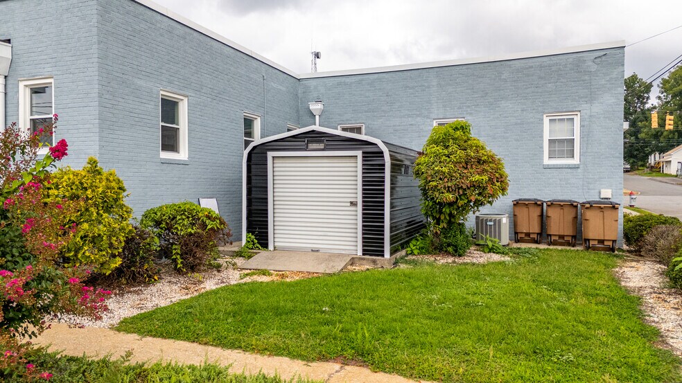 More Photos Of 525 7th St, Altavista Office For Sale