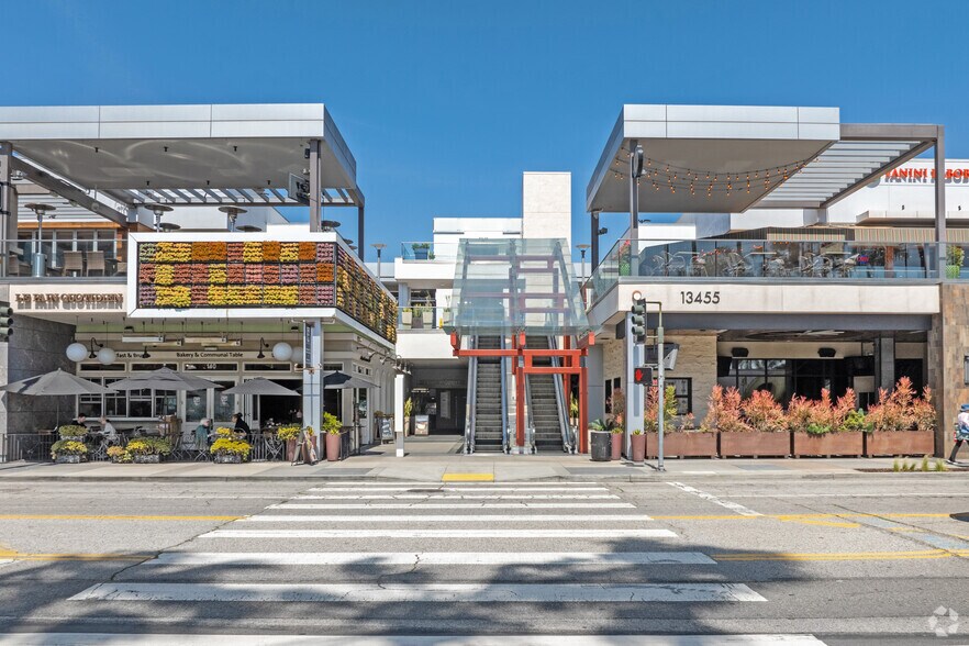 More Photos Of 13455 Maxella Ave, Marina del Rey General Retail For Lease