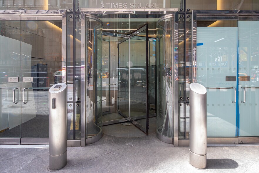 More Photos Of 3 Times Sq, New York Office For Lease