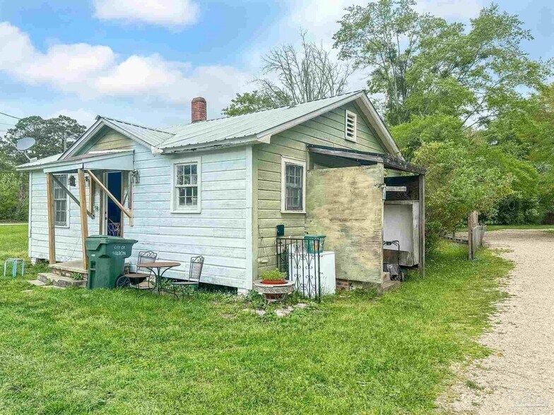 More Photos Of 5378 Alabama St, Milton Multifamily For Sale