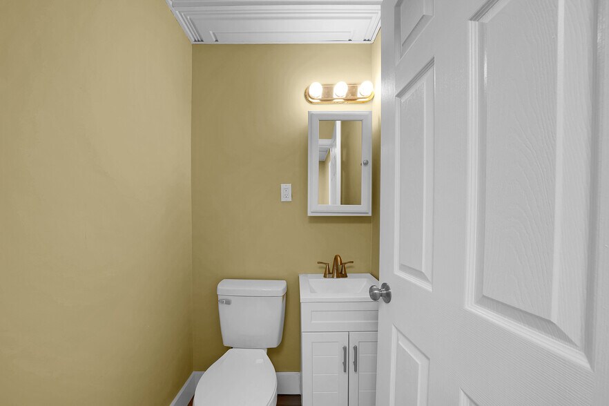 More Photos Of 1095 W Huron St, Waterford Medical For Sale