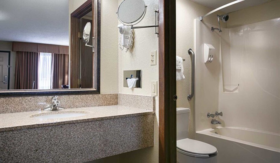 More Photos Of 3215 W 76 Country Blvd, Branson Hotel For Sale