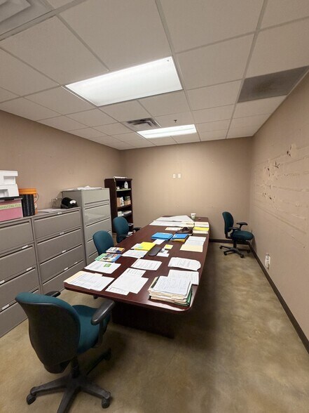More Photos Of 8905 F St, Omaha Light Manufacturing For Lease