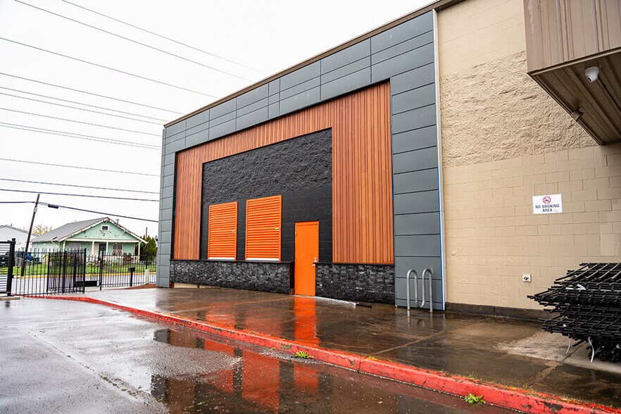 Primary Photo Of 2000 Queen Ave SE, Albany Self Storage For Sale