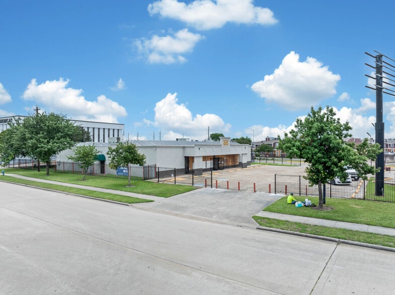 More Photos Of 12036 Airline Dr, Houston Medical For Sale