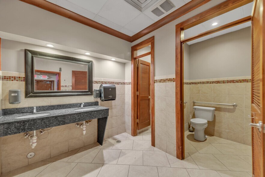 More Photos Of 1036 Volvo Pky, Chesapeake Freestanding For Sale