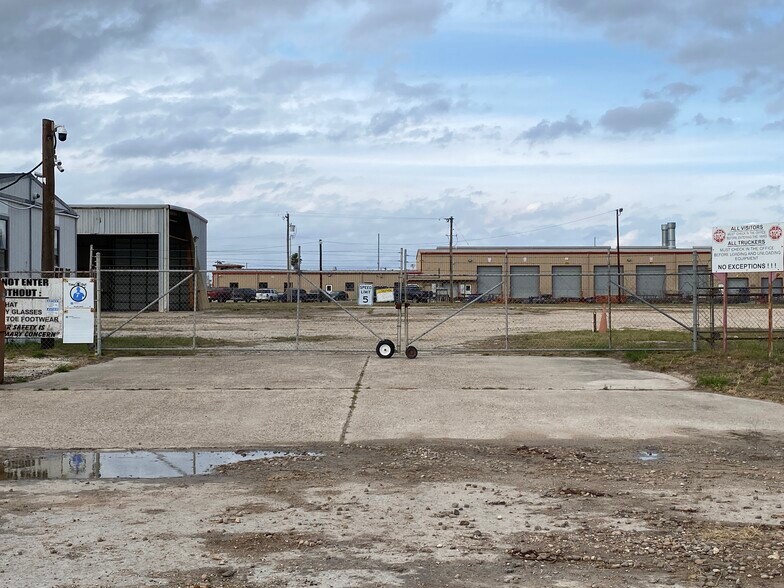 More Photos Of 438 Flournoy Rd, Alice Industrial For Lease