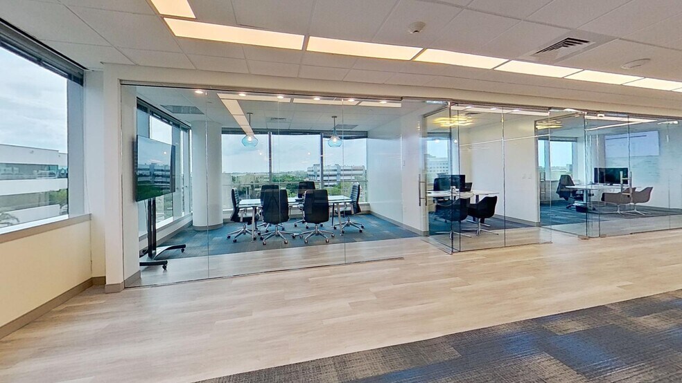 More Photos Of 500 W Cypress Creek Rd, Fort Lauderdale Office For Lease