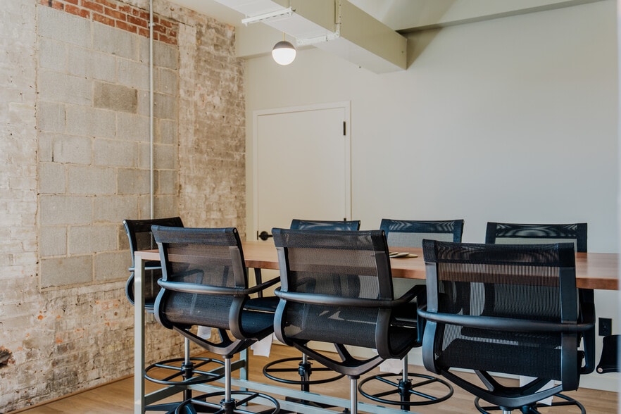 More Photos Of 110-122 Glenwood Ave, Raleigh Coworking Space