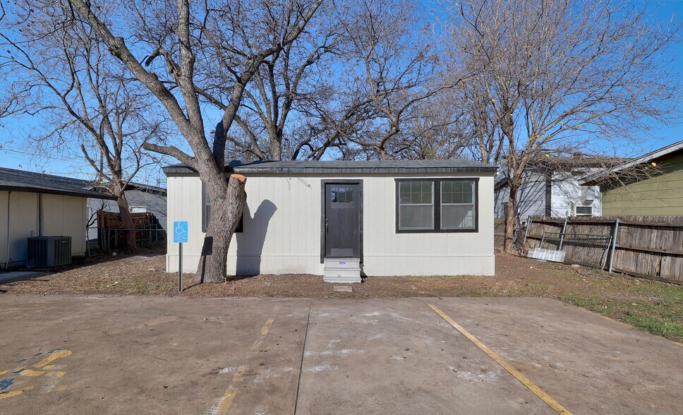 More Photos Of 2028 W Ben White Blvd, Austin Office For Lease