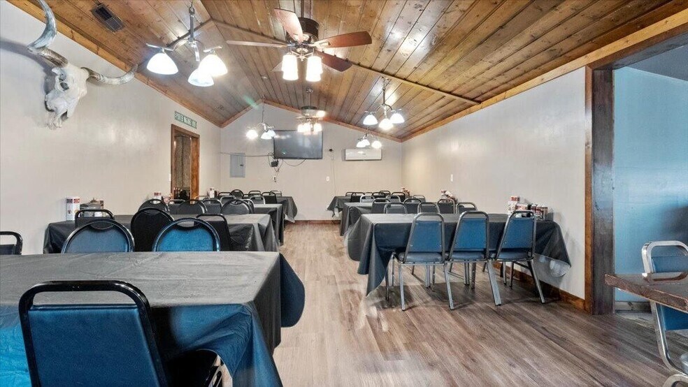 More Photos Of 1027 Porter Wagoner Blvd, West Plains Restaurant For Sale